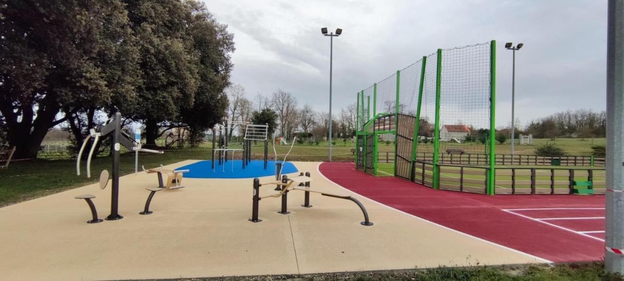 Gite La Rive Gauche Saint-Meme-les-Carrieres Exterior foto
