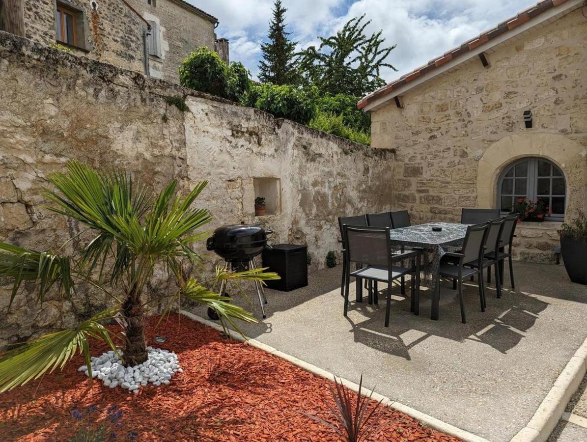 Gite La Rive Gauche Saint-Meme-les-Carrieres Exterior foto
